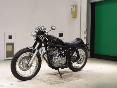 Yamaha SR400-3