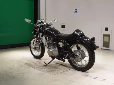 Yamaha SR400-3