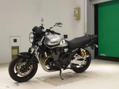 Yamaha XJR1300-2