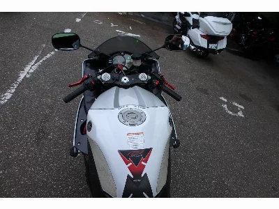 Yamaha YZF-R1