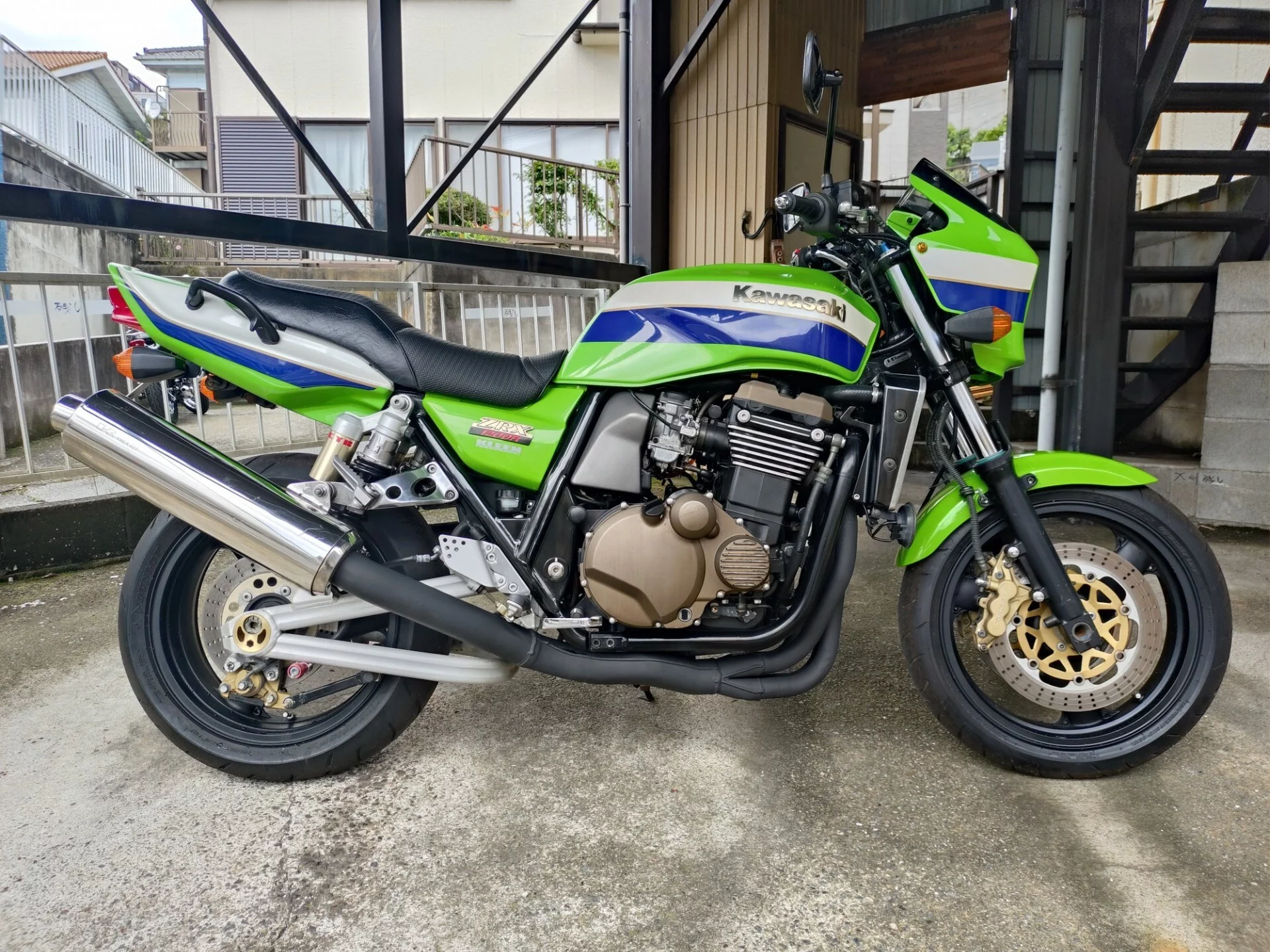 Kawasaki ZRX1200R  с аукциона в Японии