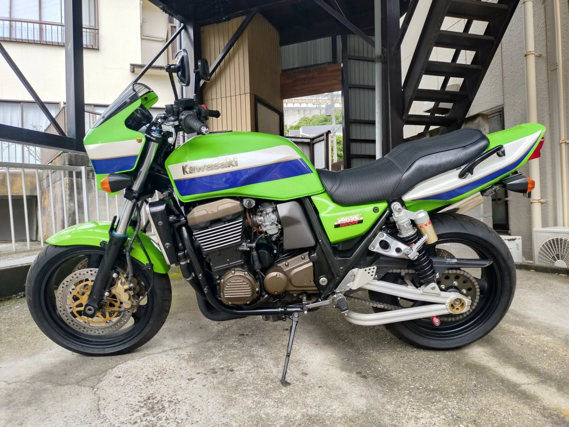 Kawasaki ZRX1200R  с аукциона в Японии