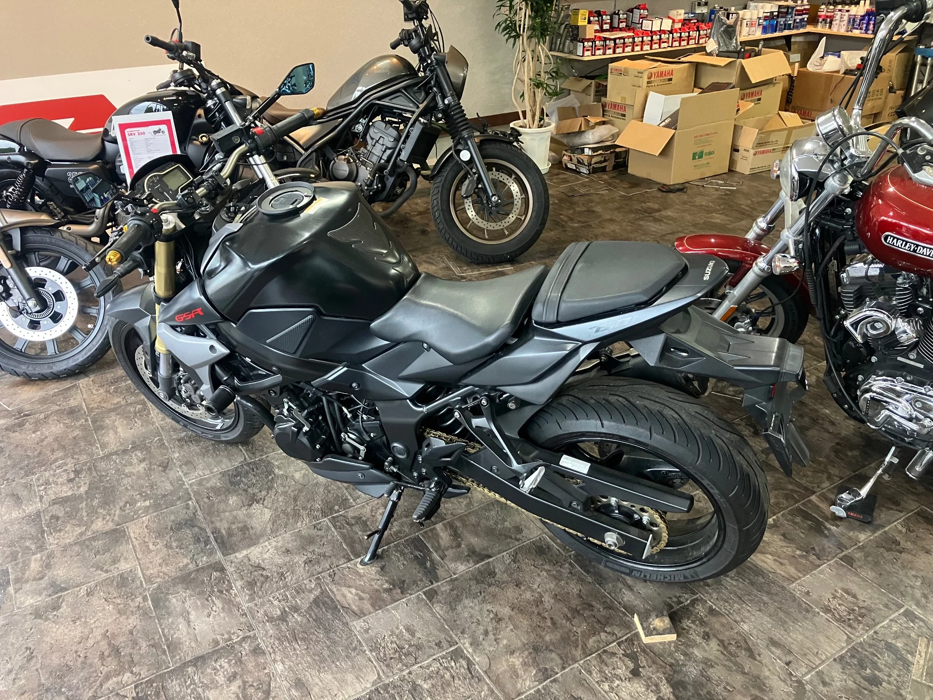 Suzuki GSR750  с аукциона в Японии