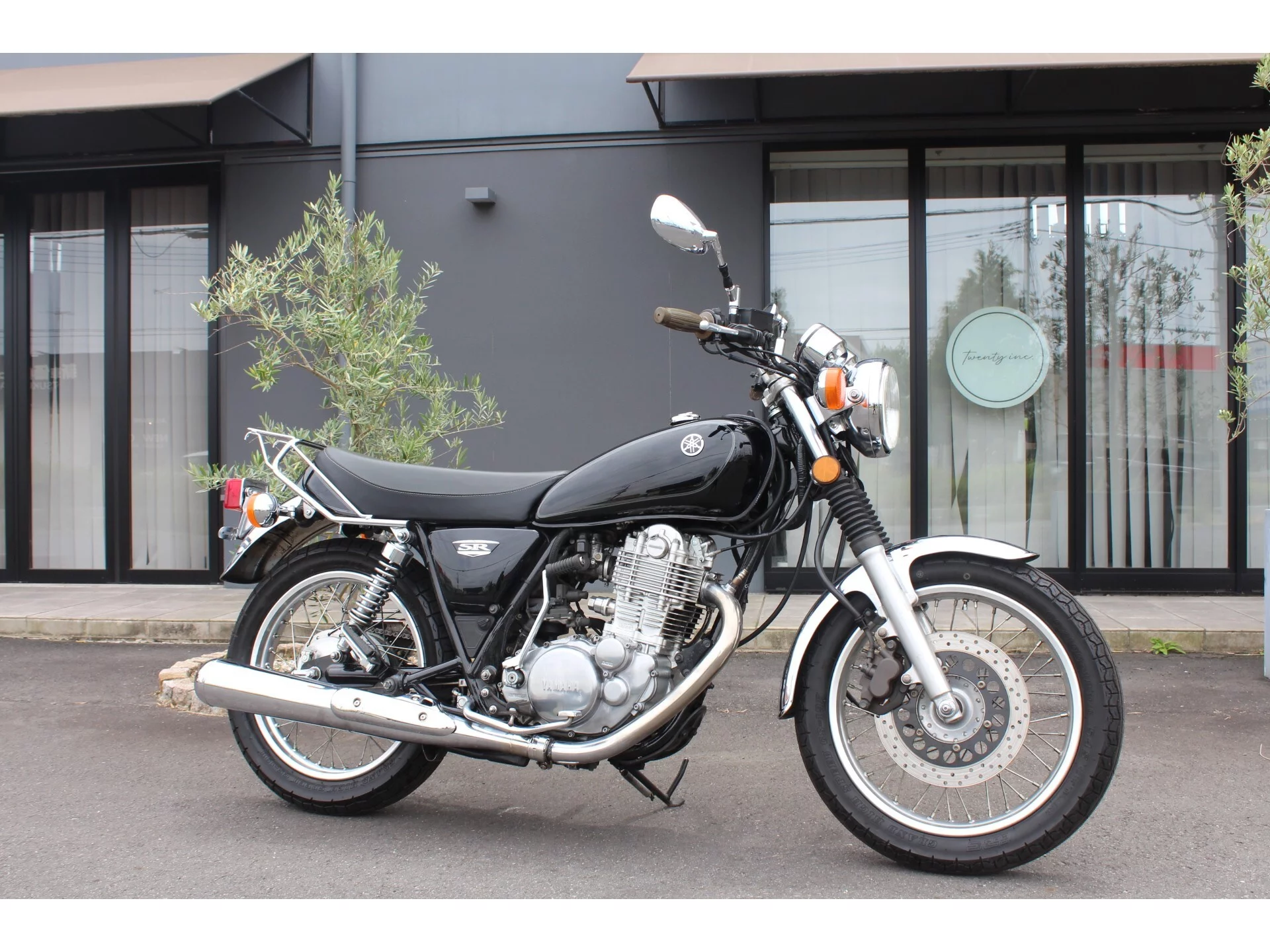 Yamaha SR400-1  с аукциона в Японии