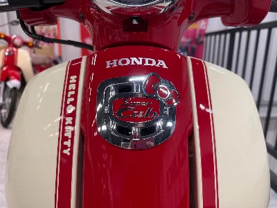 Honda SUPER CUB 50 HELLOKITTY