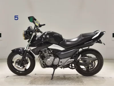 Suzuki GSR250
