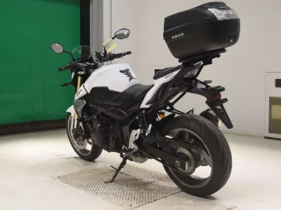 Suzuki GSR750A