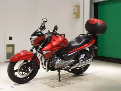Suzuki GSR250