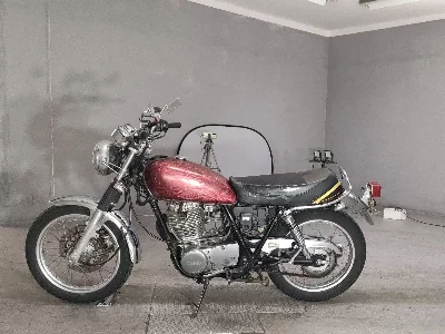 Yamaha SR400-1