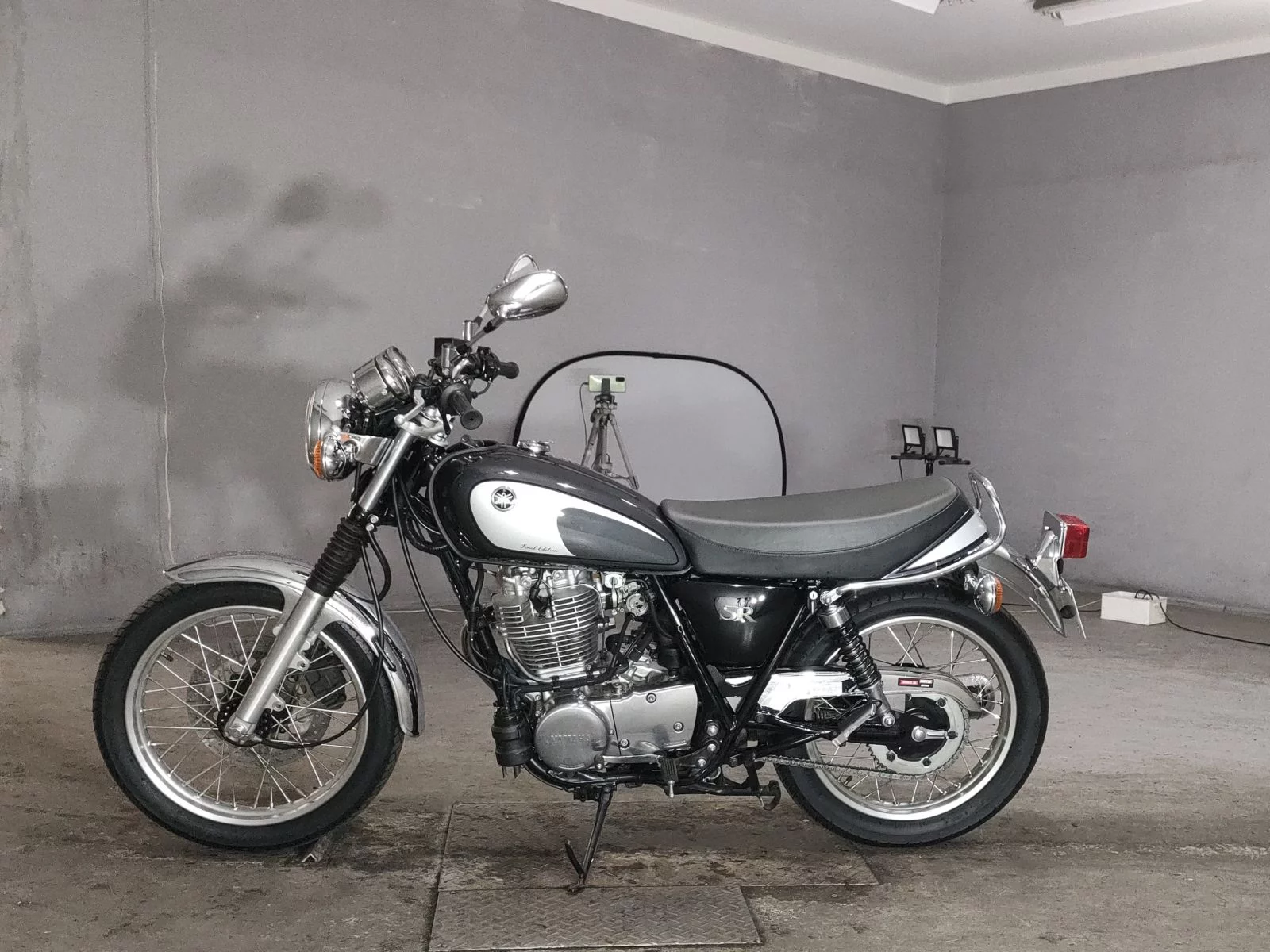 Yamaha SR400-1  с аукциона в Японии