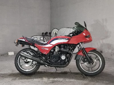 Kawasaki GPZ750F