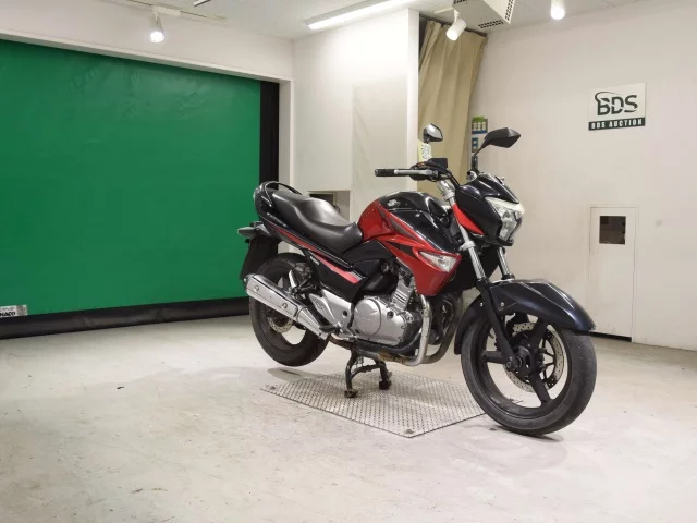 Suzuki GSR250  с аукциона в Японии