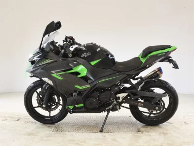 Kawasaki NINJA400-2