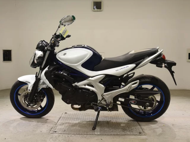 Suzuki GLADIUS400  с аукциона в Японии