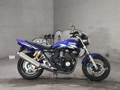 Мотоцикл из Японии Yamaha XJR400R-1