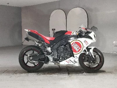 Yamaha YZF-R1