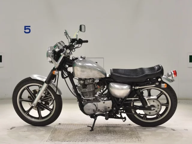 Yamaha SR400-3  с аукциона в Японии