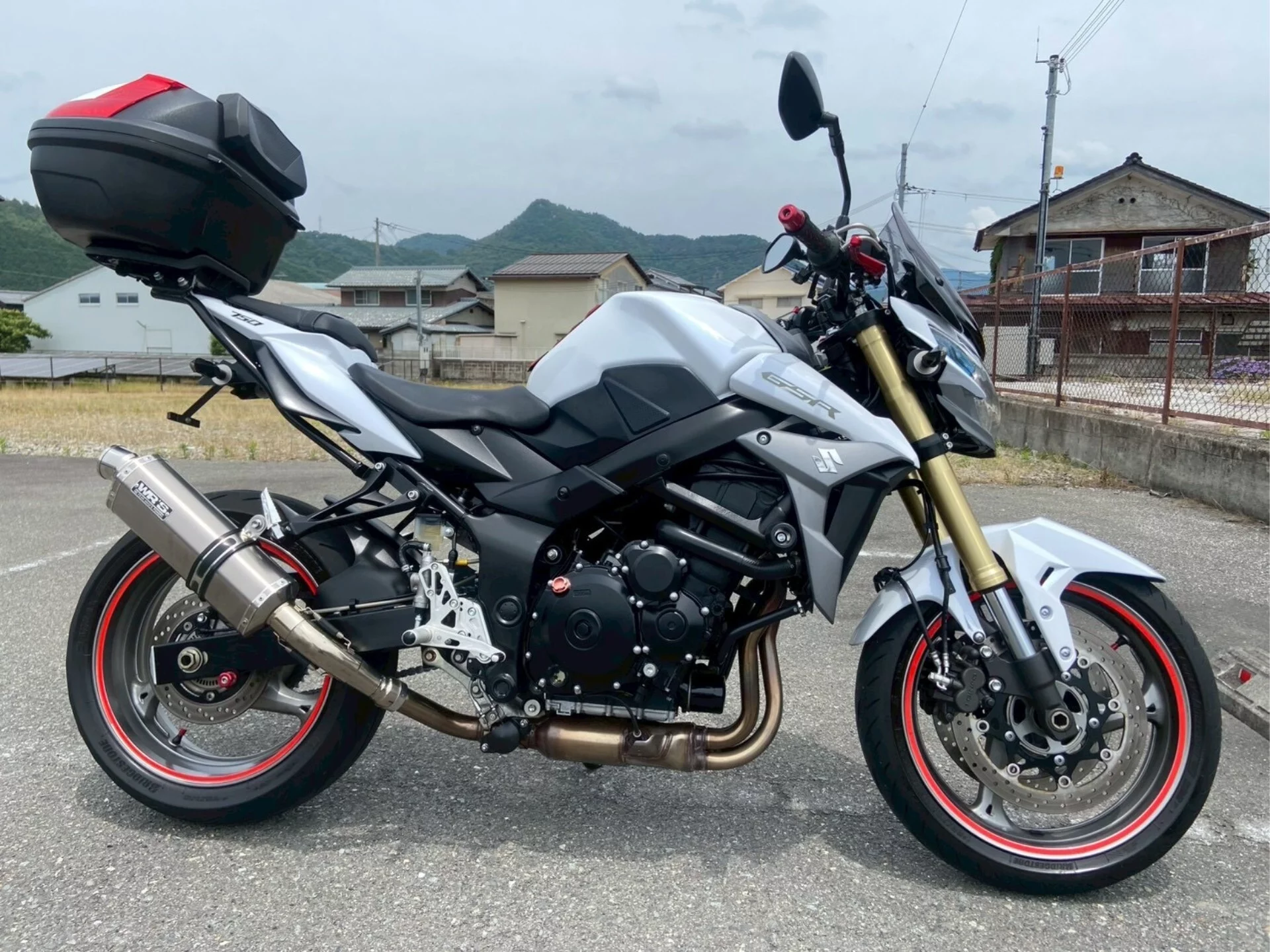 Suzuki GSR750  с аукциона в Японии