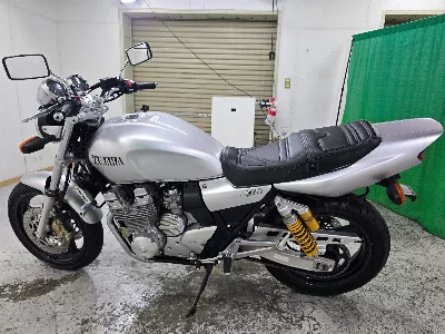 Yamaha XJR400