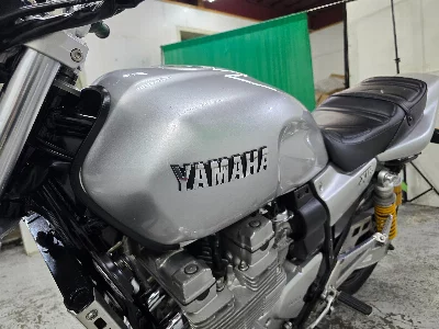 Yamaha XJR400