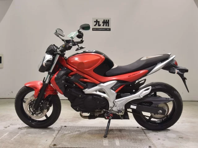 Suzuki GLADIUS400  с аукциона в Японии