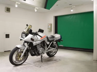 Suzuki GSX250 KATANA