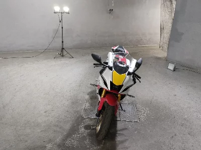 Yamaha YZF-R7