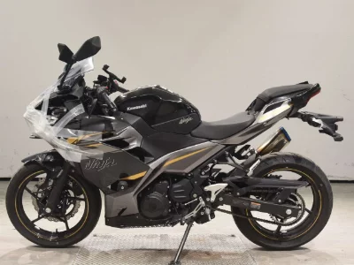 Kawasaki NINJA400-2