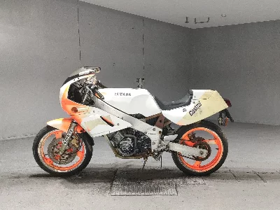 Yamaha FZR400R