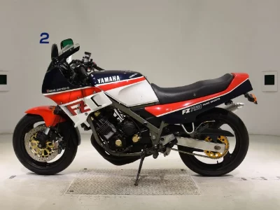 Yamaha FZ750