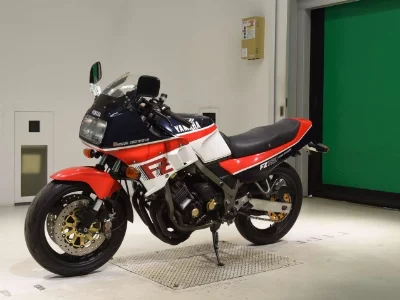 Yamaha FZ750