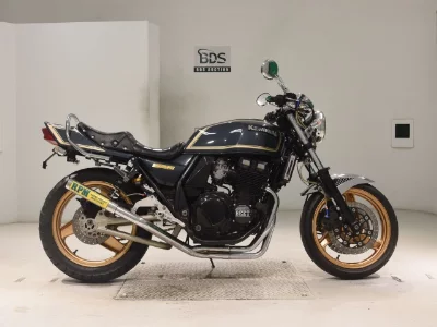 Kawasaki ZRX400