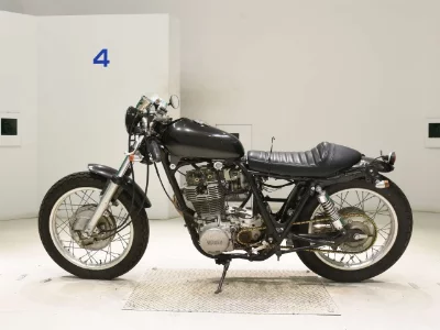 Yamaha SR400-2