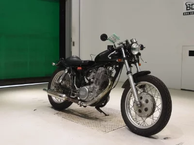 Yamaha SR400-2