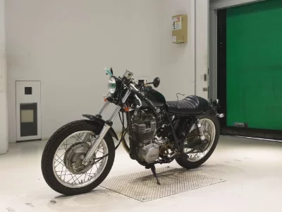 Yamaha SR400-2