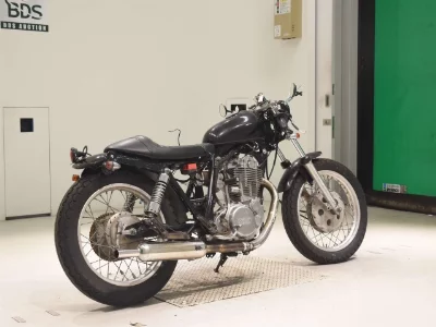 Yamaha SR400-2