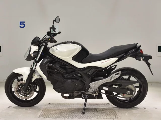 Suzuki GLADIUS400  с аукциона в Японии