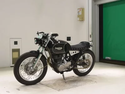Yamaha SR400-2