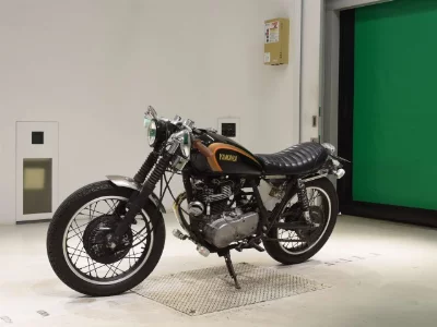 Yamaha SR400-2