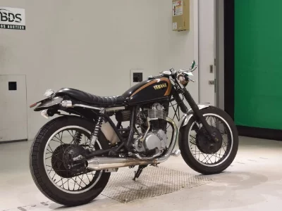 Yamaha SR400-2