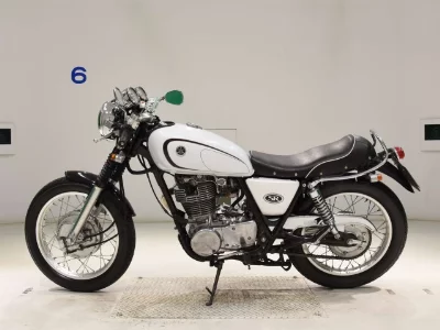 Yamaha SR400-2