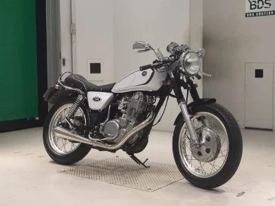 Yamaha SR400-2