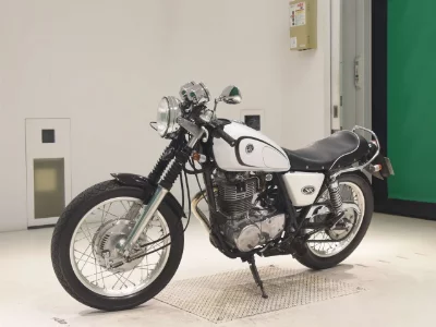 Yamaha SR400-2