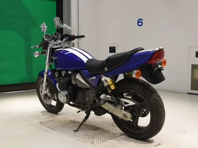 Kawasaki ZEPHYR400K лот № 0158 оценка 4  с аукциона в Японии 5