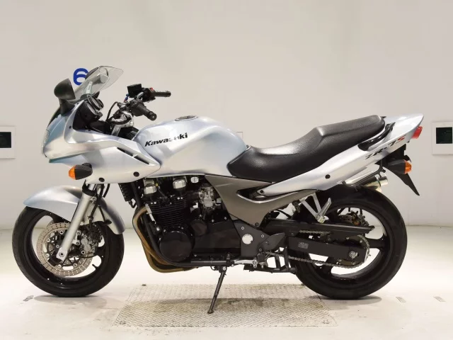 Kawasaki ZR-7S  с аукциона в Японии