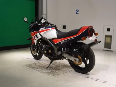 Yamaha FZ750 с аукционов Японии