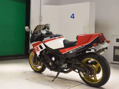 Yamaha FZ750
