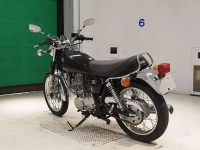 Yamaha SR400-4