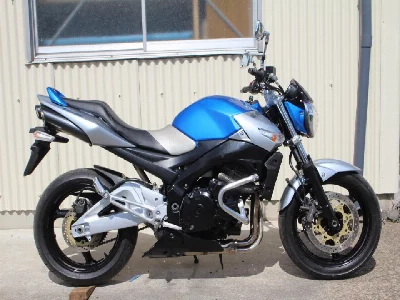 Suzuki GSR400