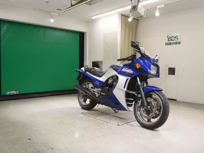 Kawasaki GPZ900R